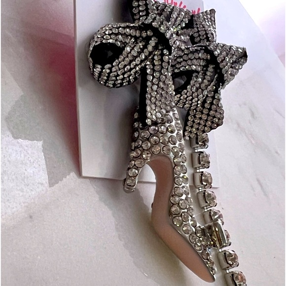 New Betsey Johnson BETSEYS HOLIDAY MISMATCH PUMP EARRINGS - Picture 7 of 9